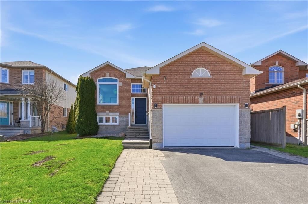 Property Photo:  19 Leslie Avenue  ON L4N 9N9 