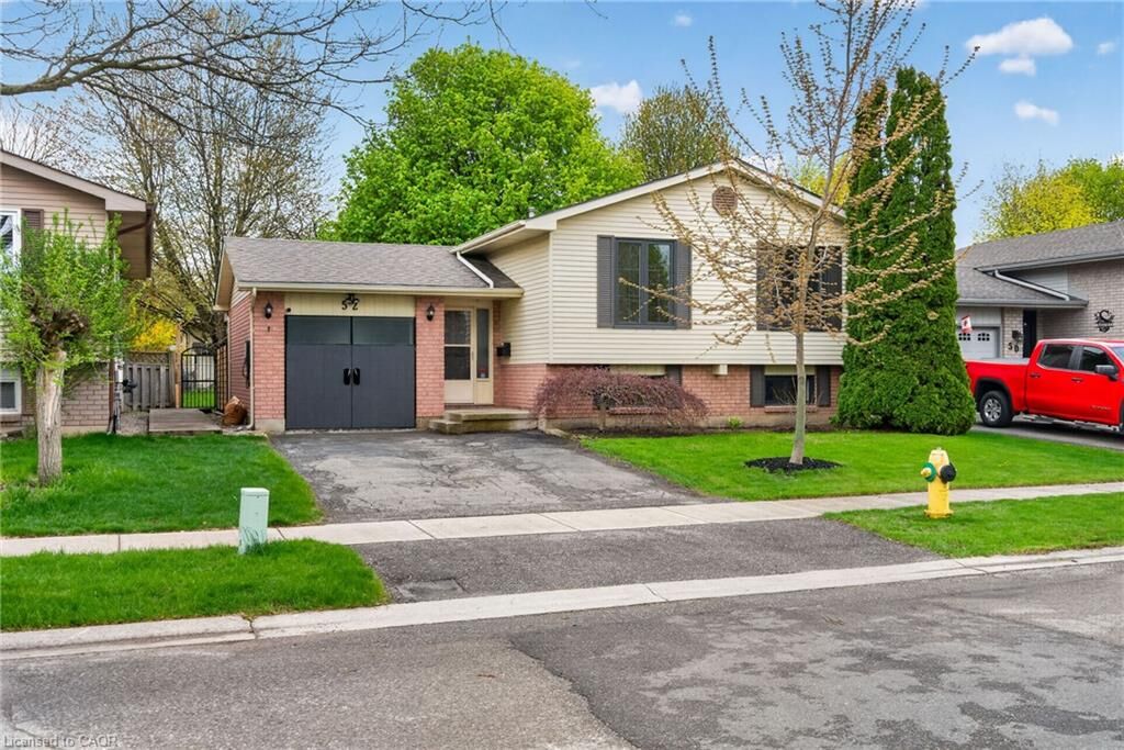 Property Photo:  52 Latzer Crescent  ON N3V 1E1 