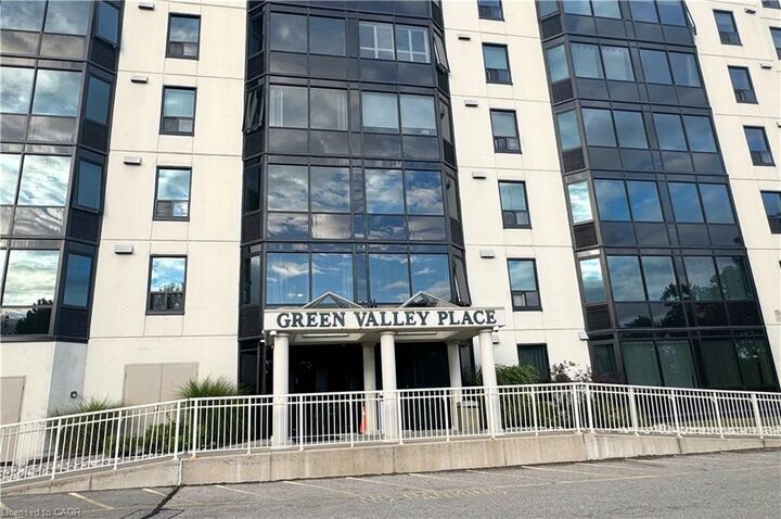 Property Photo:  35 Green Valley Drive 1605  ON N2P 2A5 