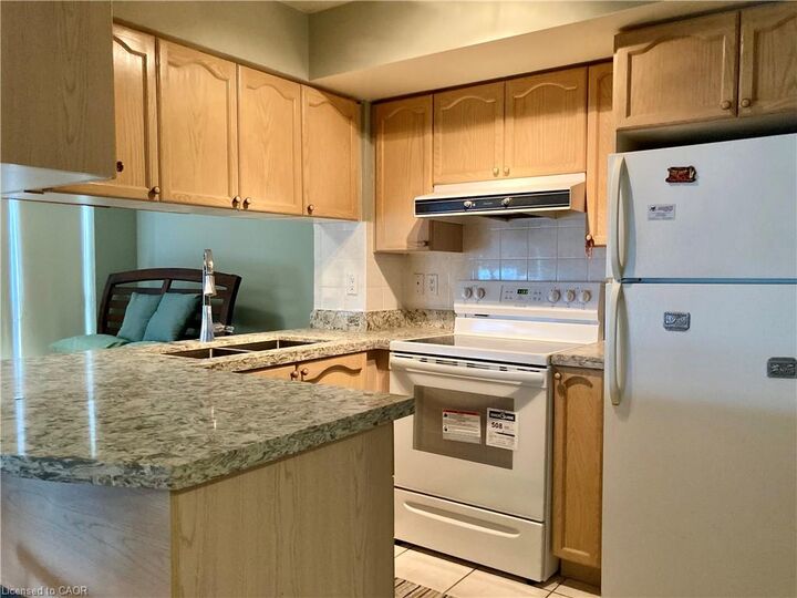 Property Photo: 909 Bay Street 2304 ON M5S 3G2