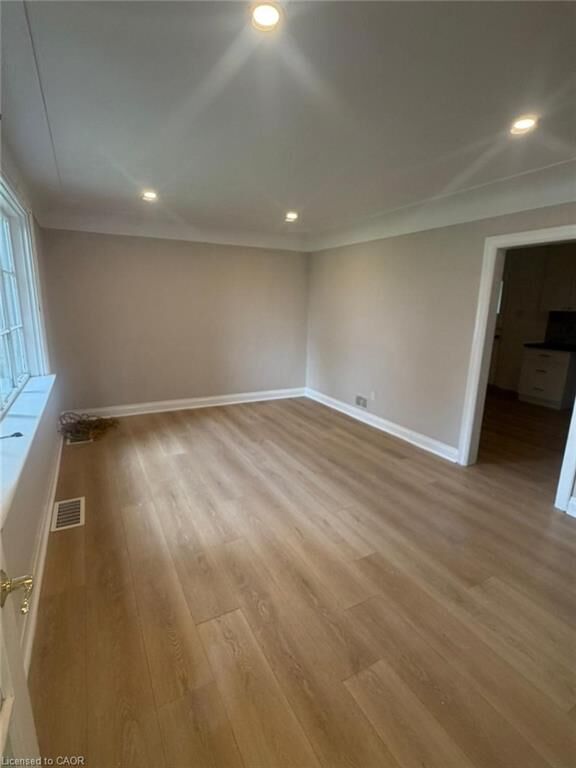 Property Photo:  33 Stone Church Road W  ON L9B 1A1 