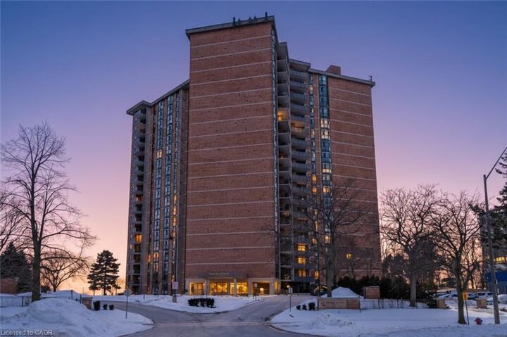 Property Photo: 5250 Lakeshore Road 1708 ON L7L 5L2