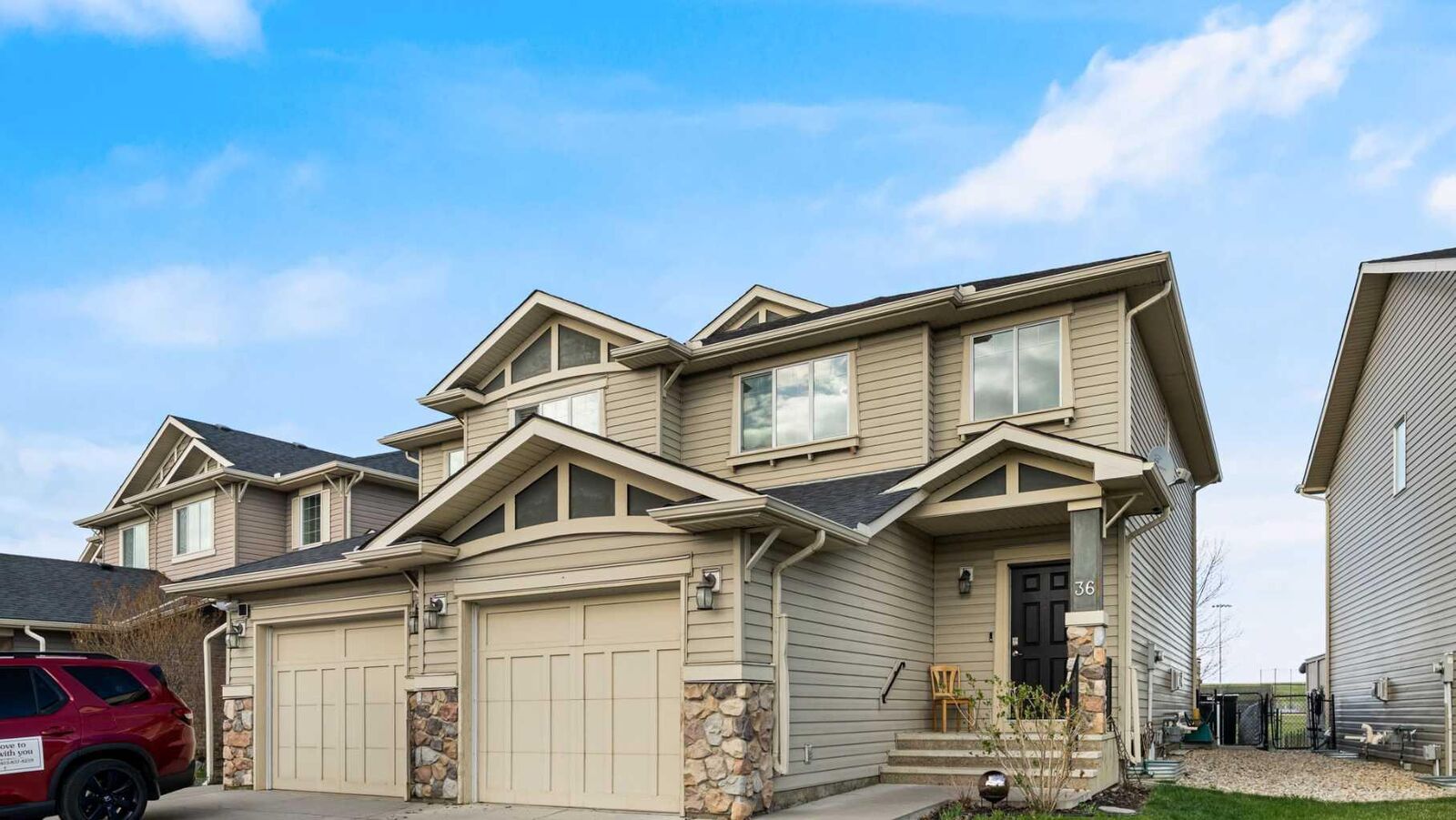 Property Photo:  36 New Brighton Landing SE  AB T2Z 0S5 