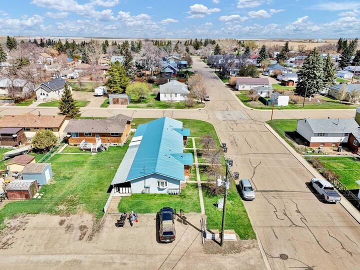 Property Photo:  437 3 Avenue  AB T0J 0B0 