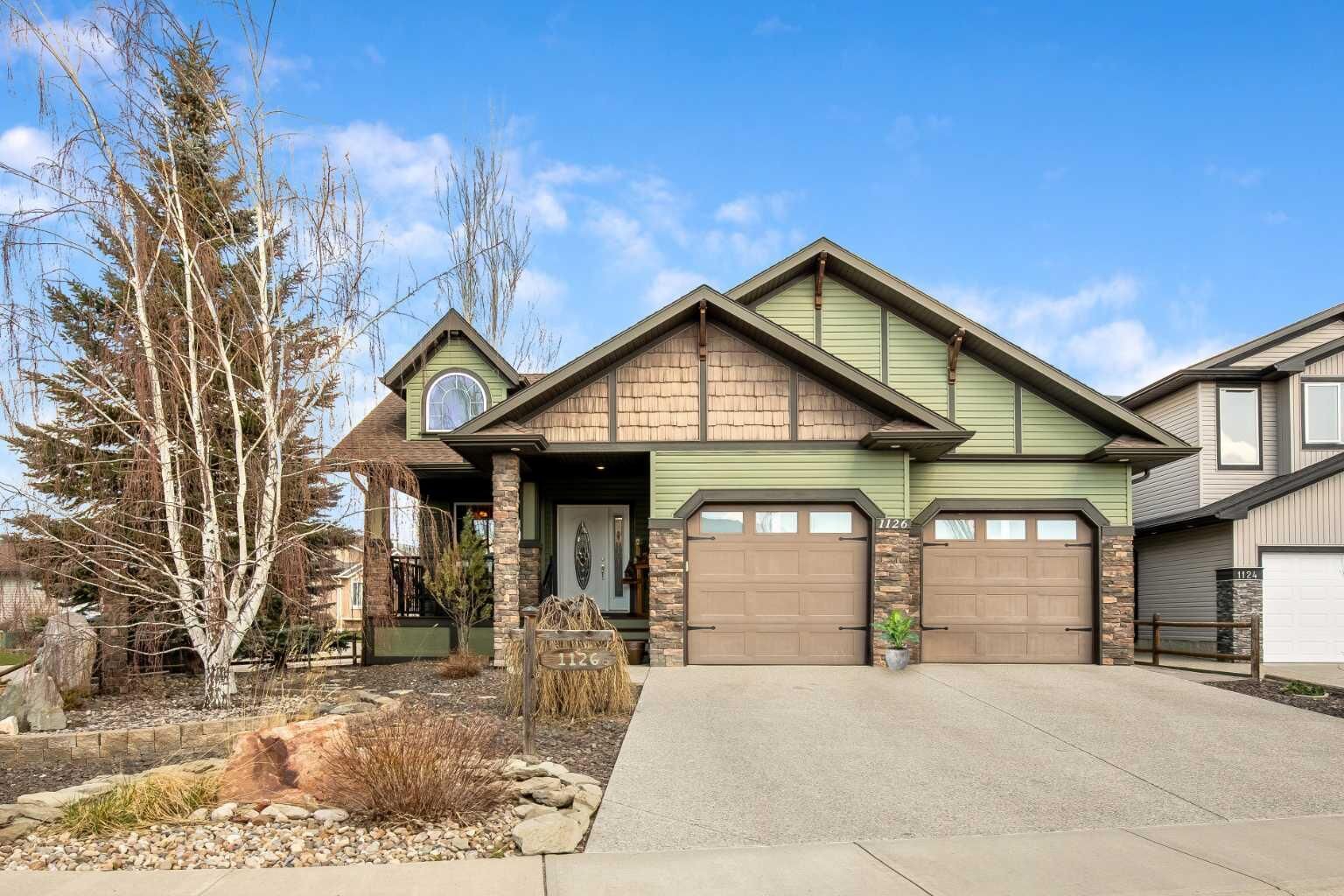 Property Photo:  1126 Highland Green View NW  AB T1V 1X1 
