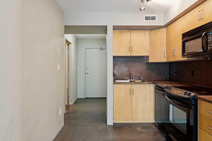 Property Photo:  188 15 Avenue SW 303  AB T2R 1S4 