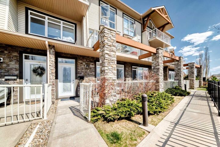 Property Photo:  132 Rockyledge View NW 2  AB T3G 5Y3 