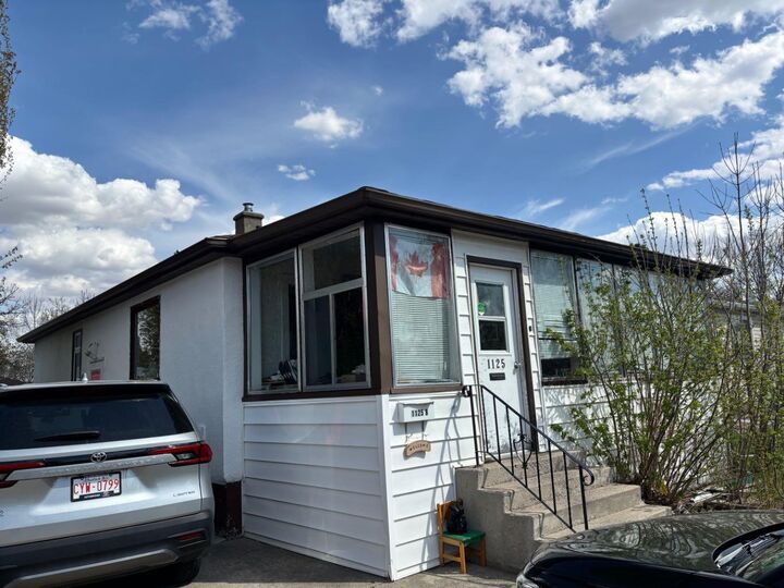 Property Photo:  1125 19 Street S  AB T1K 2C1 