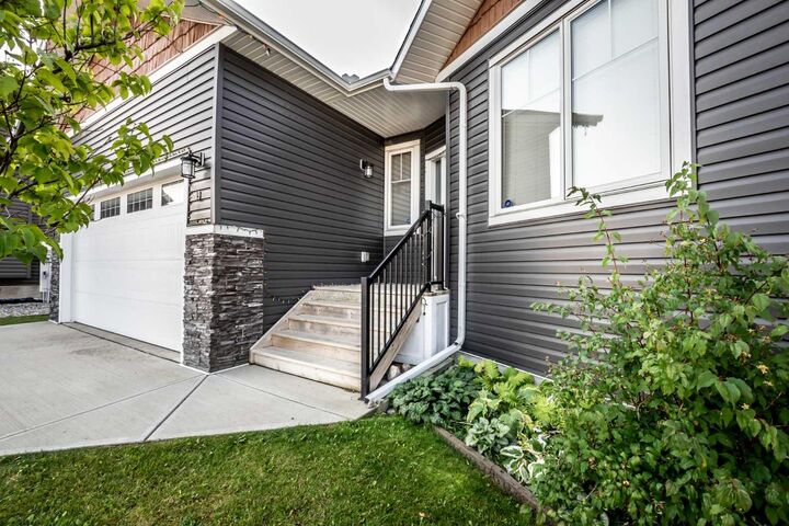 Property Photo:  19 Gardner Close  AB T0L 0P0 