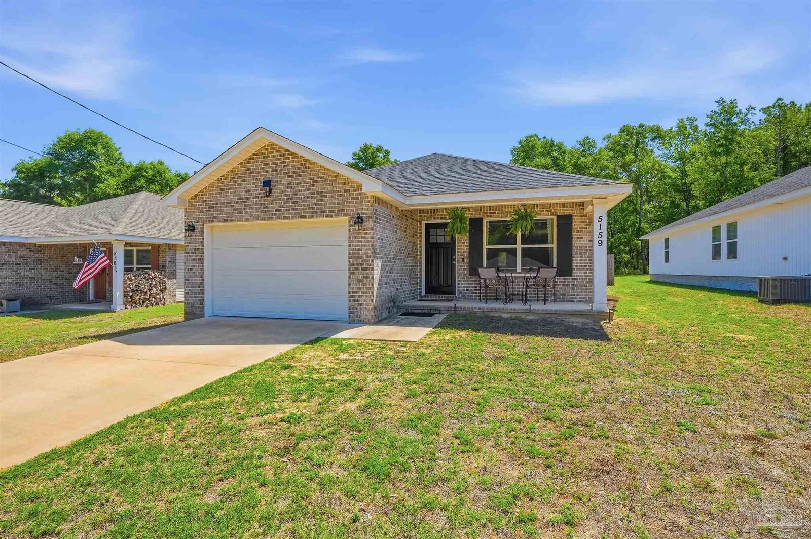 Property Photo:  5159 Lake Dr  FL 32539 