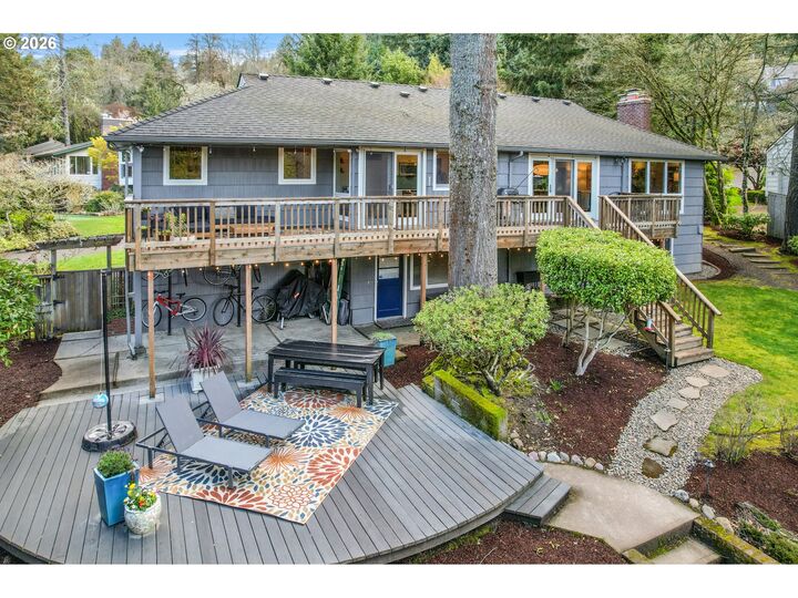 Property Photo:  2400 SW Richardson St  OR 97239 