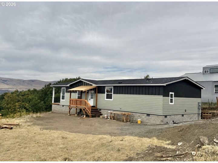 Property Photo:  2743 E 9th St  OR 97058 