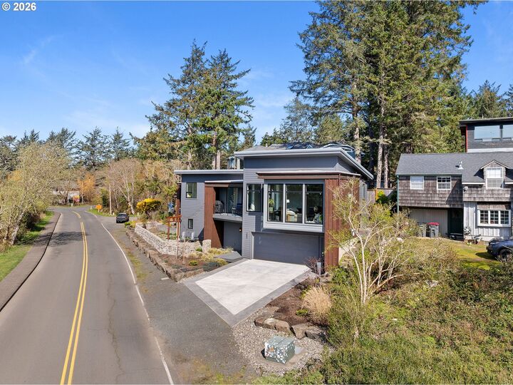 Property Photo:  280 E 5th Ave  OR 97110 