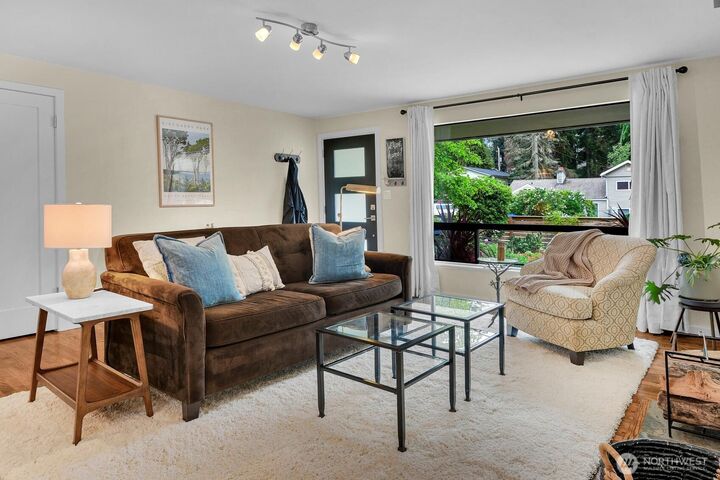 Property Photo: 17542 10th Avenue NE WA 98155