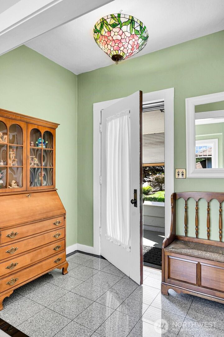 Property Photo:  2719  Nob Hill Avenue N  WA 98109 