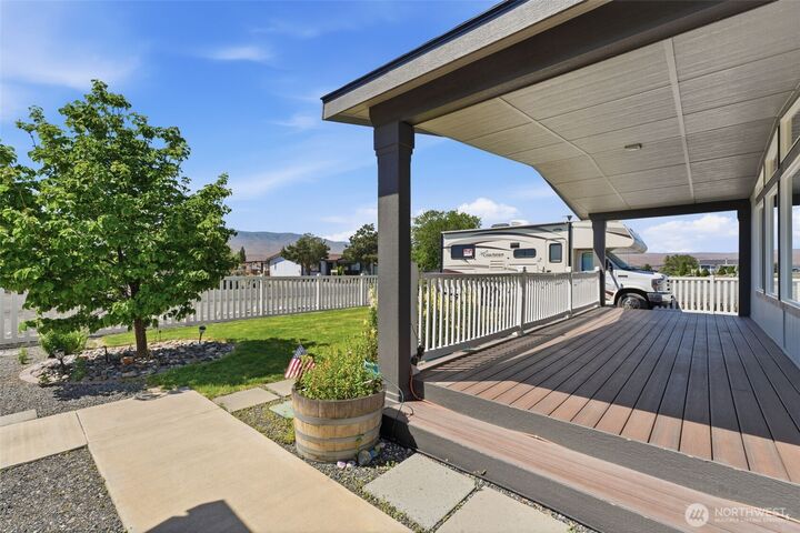 Property Photo: 207 SW Airport Way WA 99349