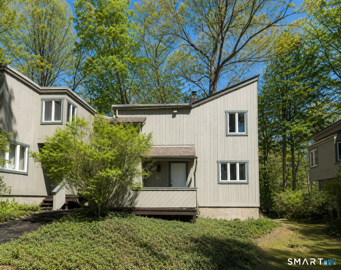 Property Photo: 8 Lyle Court G CT 06032