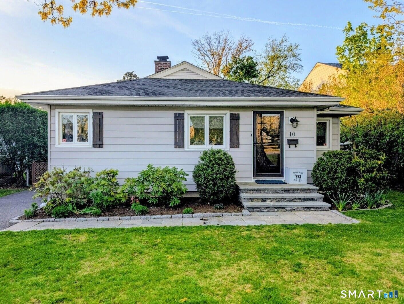 Property Photo:  10 Shorefront Park  CT 06854 