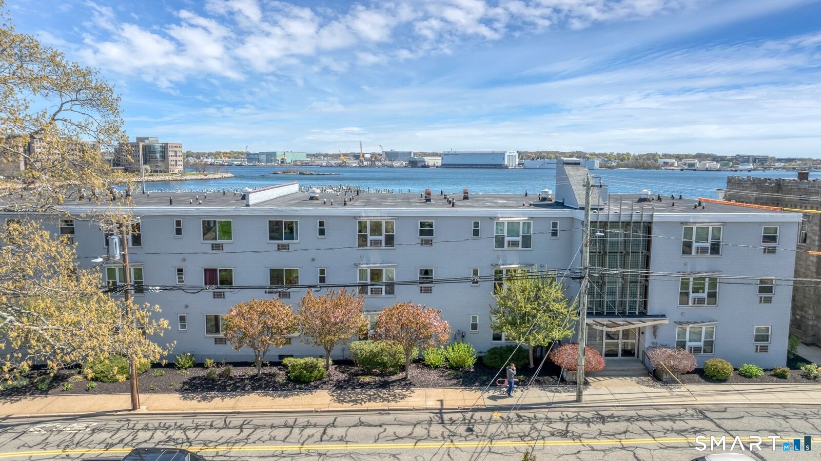 Property Photo:  184 Pequot Avenue 303  CT 06320 