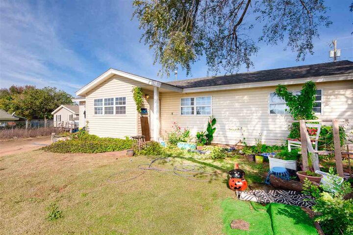 Property Photo:  102 Elaine Drive  OK 73632 
