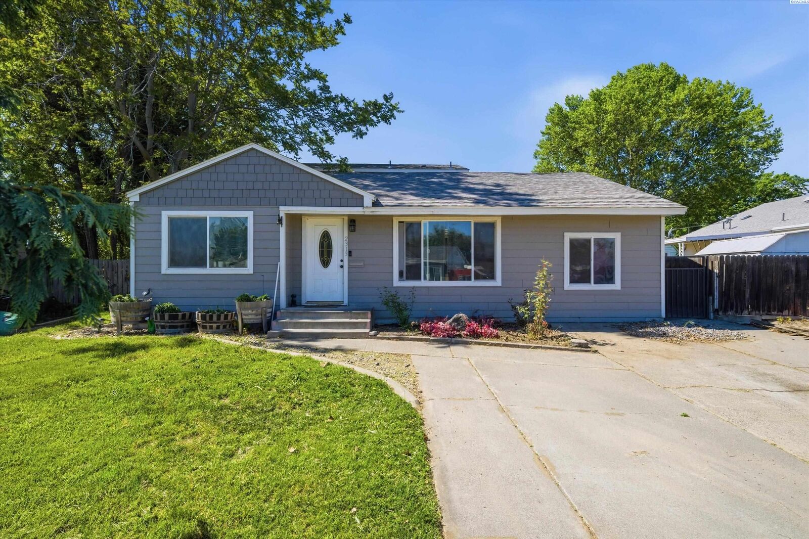 Property Photo: 2313 W 1st Ave WA 99336