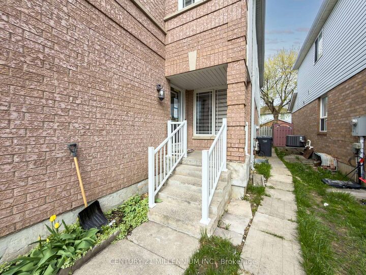 Property Photo:  42 Feathertop Lane  ON L6R 1W9 