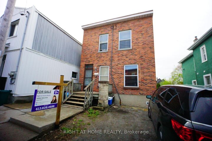 122 Eccles Street S — photo 1