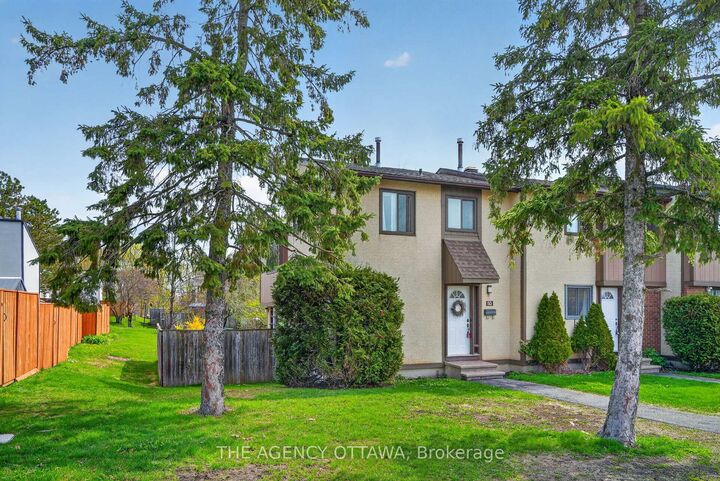 Property Photo: 5 Vanessa Terrace D ON K2J 1Y4