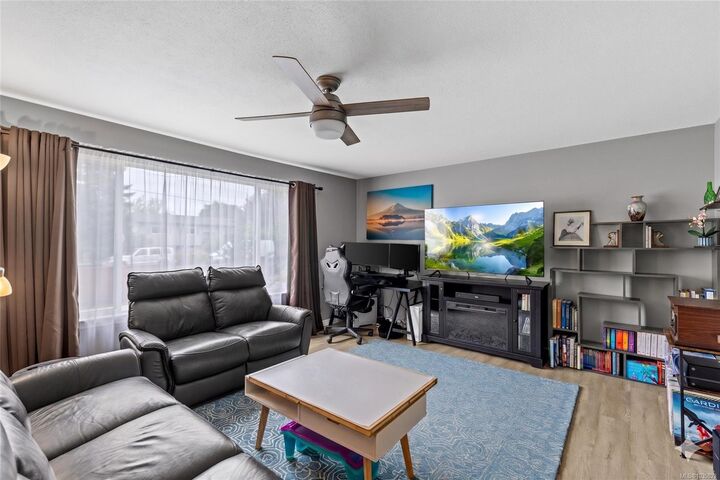 Property Photo:  375 Temple St  BC V9P 1C9 