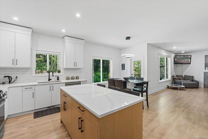Property Photo:  386 Avaani Way  BC V9R 4J5 