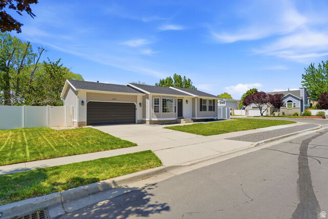 Property Photo: 11058 S Sandy Creek Dr. Dr E UT 84094