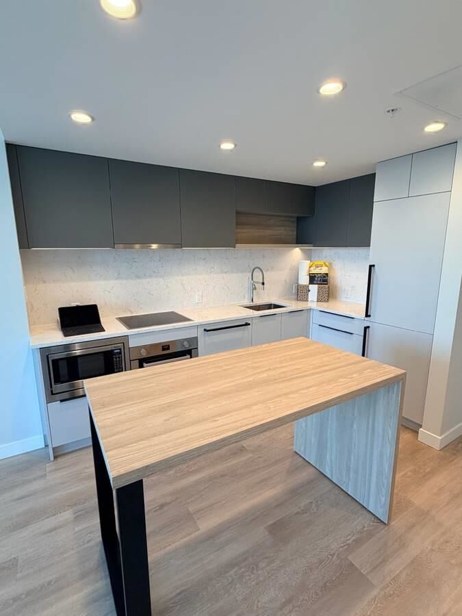 Property Photo:  567 Emerson Street 270X  BC V3J 0M8 