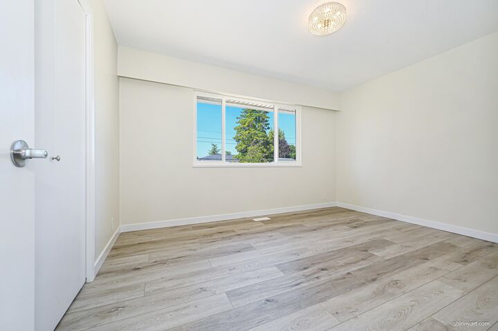 Property Photo:  5546 Maple Crescent  BC V4K 1G4 