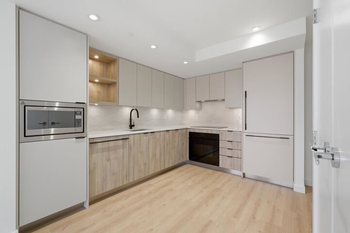 Property Photo:  755 Harbourside Drive 518  BC V7P 0G1 