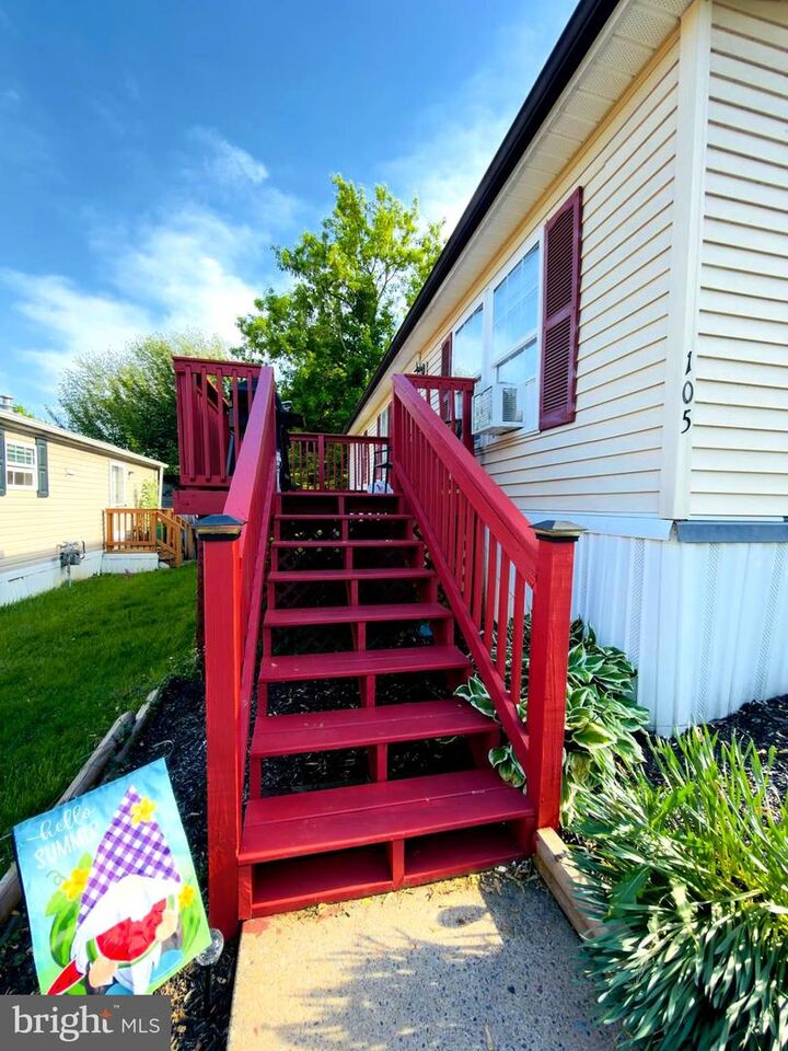 Property Photo:  105 Fieldbridge Court  PA 17603 