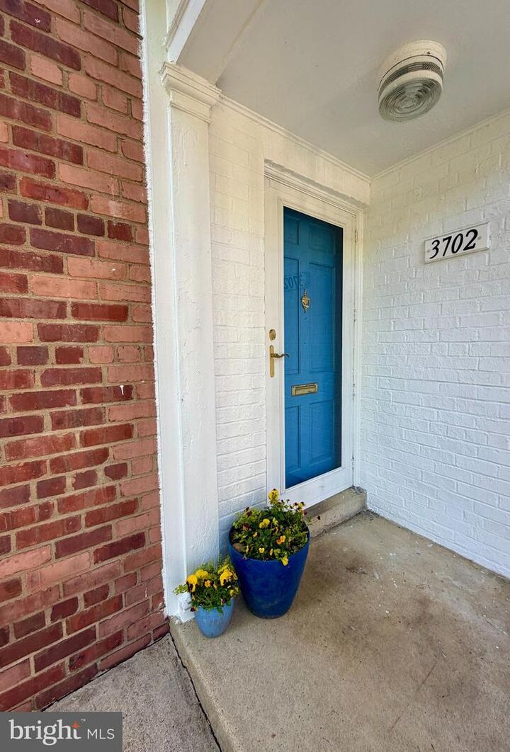 Property Photo:  3702 Valley Drive 516-37  VA 22302 