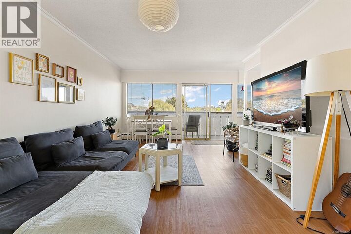 Property Photo: 964 Heywood Avenue 309 BC V8V 2Y5