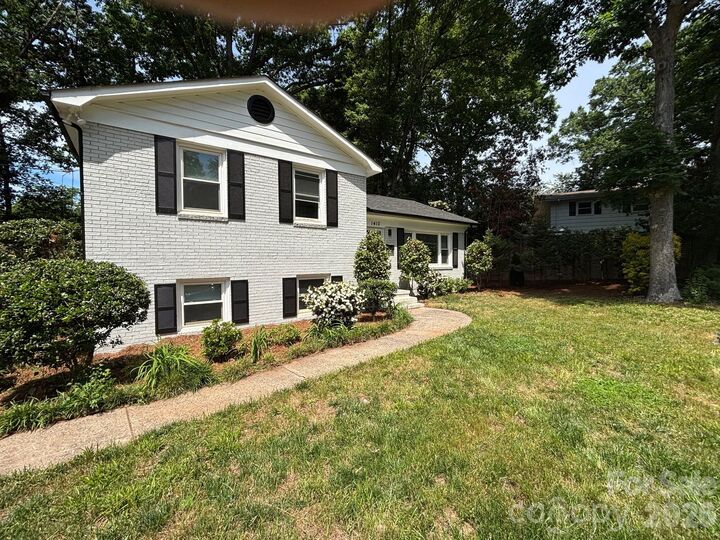 Property Photo: 1410 Burnley Road NC 28210