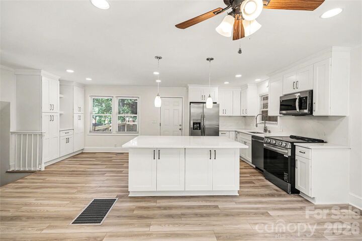 Property Photo: 1410 Burnley Road NC 28210