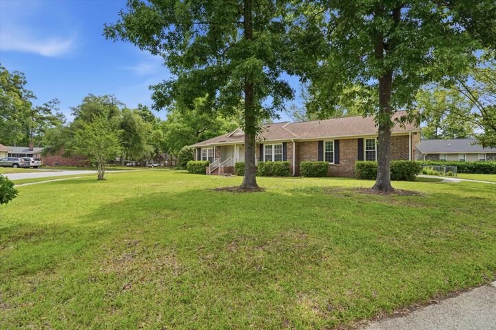 Property Photo:  101 Hanover Court  SC 29485 