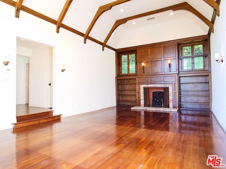 Property Photo:  2239 Vista Del Mar Pl  CA 90068 