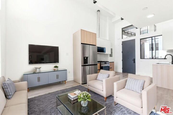 Property Photo: 11013 Hartsook St CA 91601