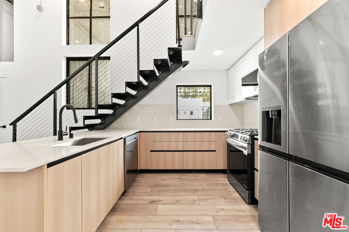 Property Photo:  11013 Hartsook St, Unit 101  CA 91601 