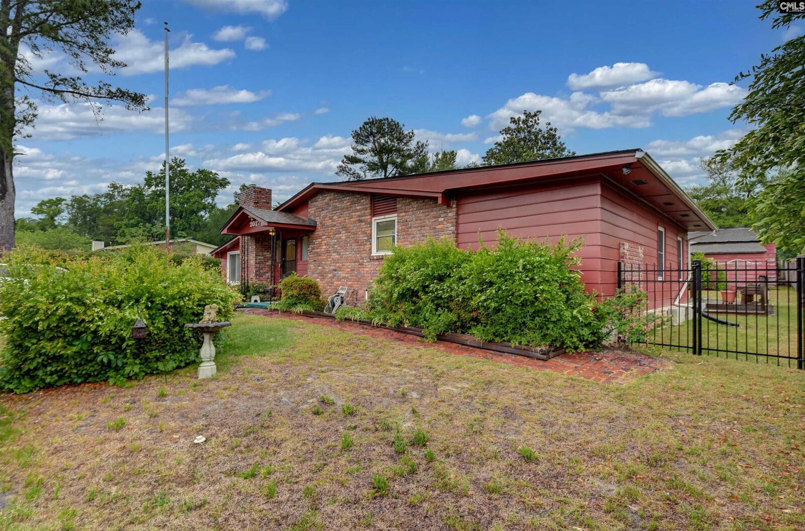 Property Photo:  2027 Leesburg  SC 29209-2951 