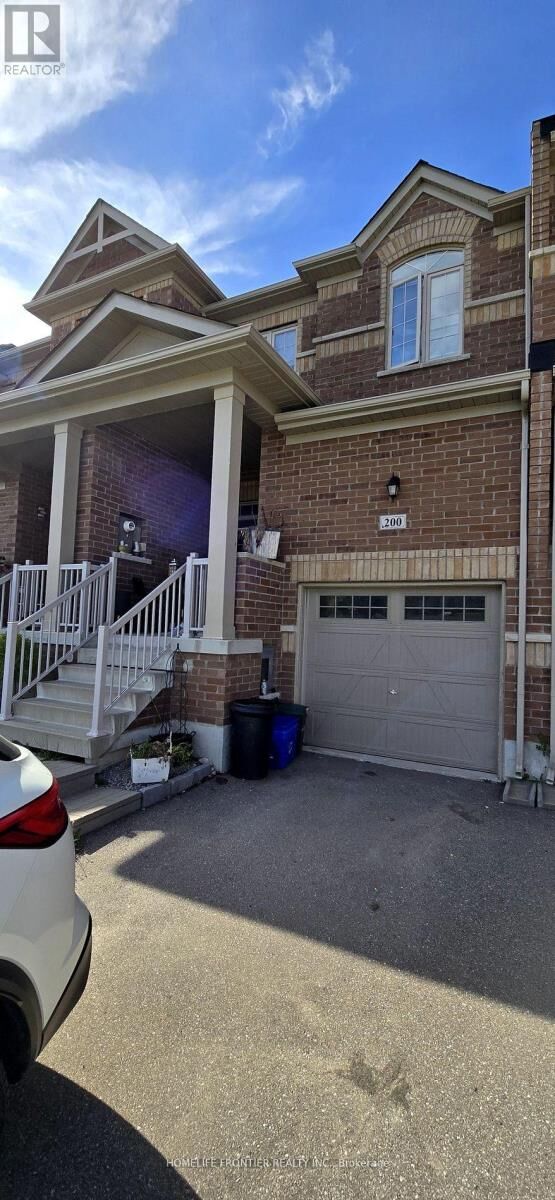 Property Photo:  200 Roy Harper Avenue  ON L4G 7C4 