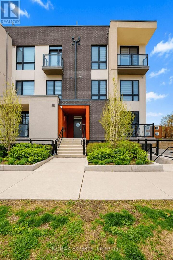 Property Photo:  8 Marquette Avenue 7  ON M6A 0E1 