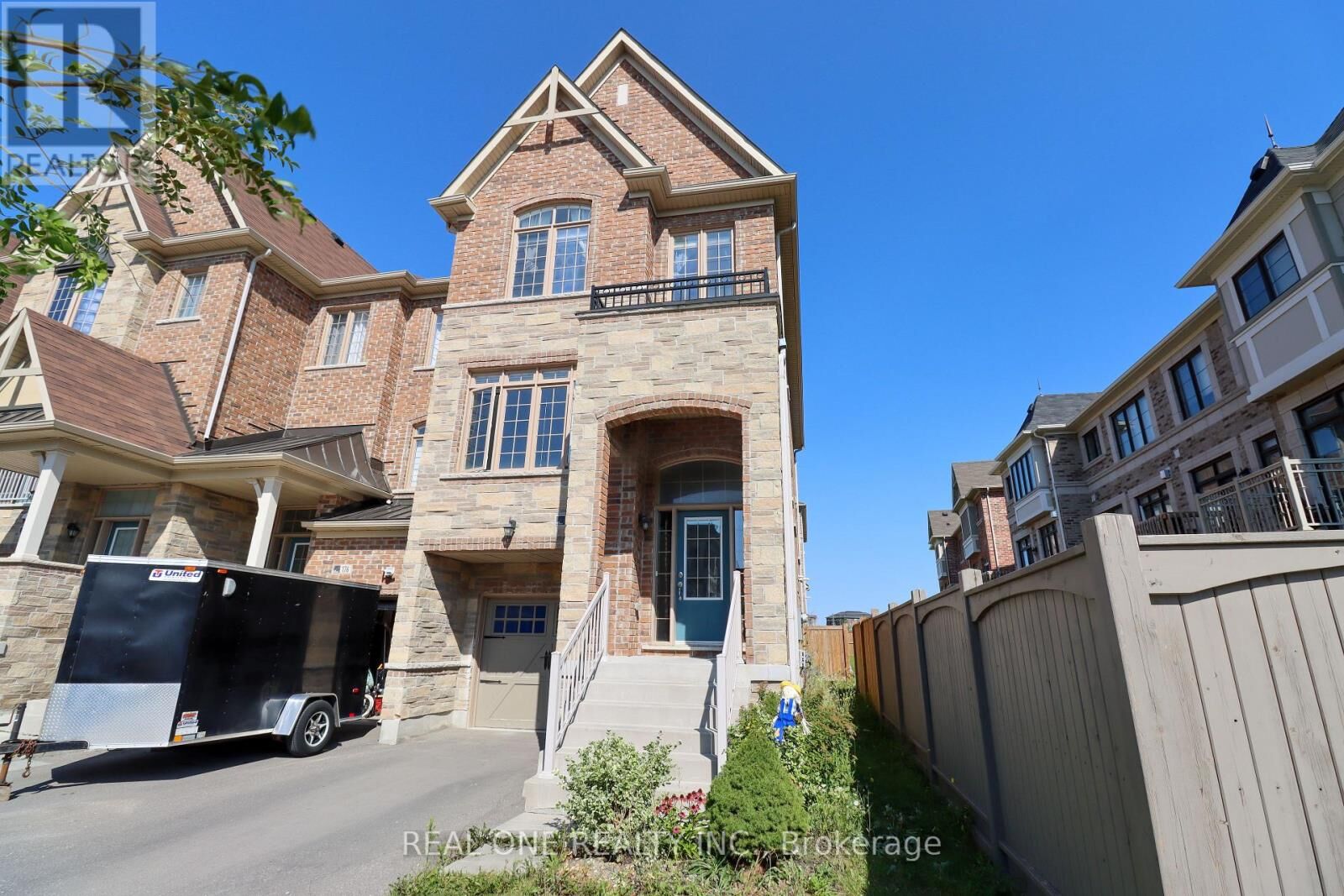 Property Photo:  180 Sunset Terrace  ON L4H 4S1 