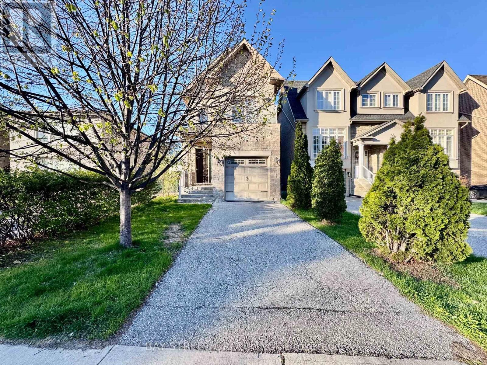 Property Photo:  1033 Shaw Drive  ON L5G 3Z3 