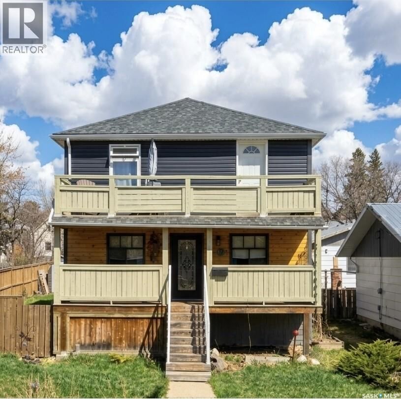 Property Photo:  41 7th Avenue NE  SK S9H 2N2 