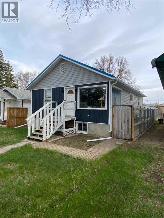 Property Photo:  23 Pine Avenue West  AB T1A 0A1 